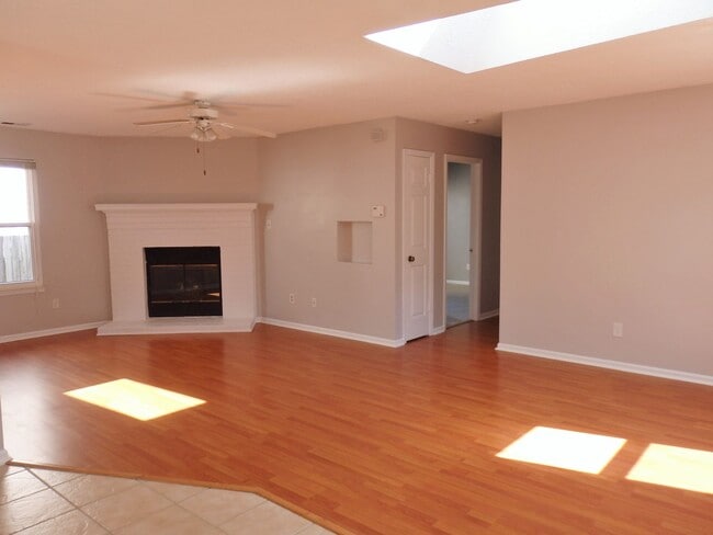Building Photo - READY 07-15-26! Charming Rock Creek Ranch Home! Community Pool, Tennis Courts, & Playgrounds! Mus...