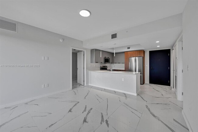 Building Photo - 840 NE 130th St