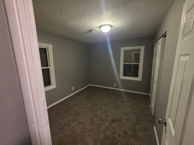 Building Photo - LIMITED TIME**NO APPLICATION FEE**1/2 OFF DEPOSIT**