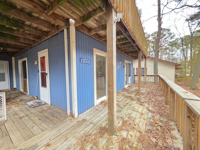 Building Photo - 13 Sailors Way