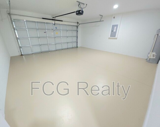 Building Photo - 9412 N Pineview Way