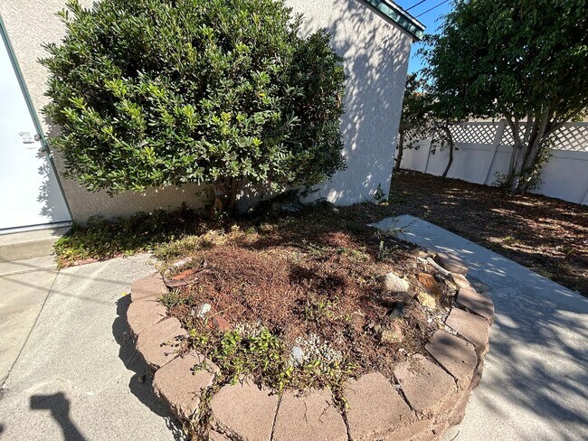 Building Photo - Lovely house for rent: 4 bed 1.75 bath in ...