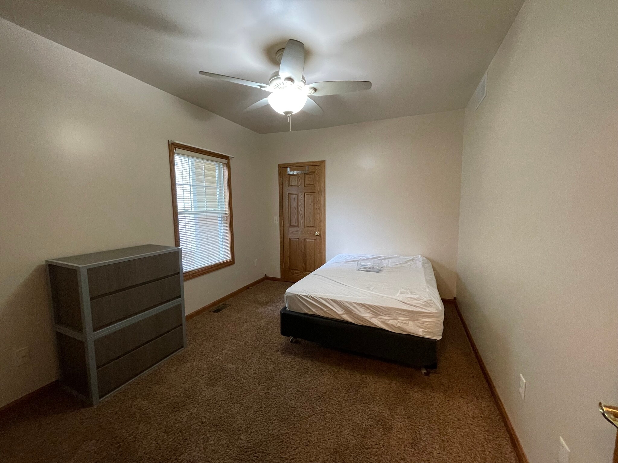 Building Photo - 806 Sybil St