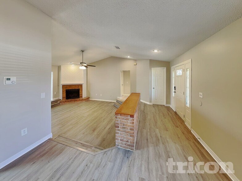 Building Photo - 801 Maraval Ct