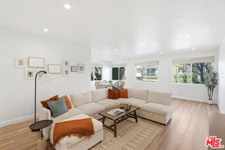 Building Photo - 324 S Elm Dr