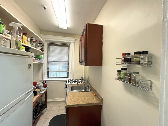 Building Photo - 51 Park Dr