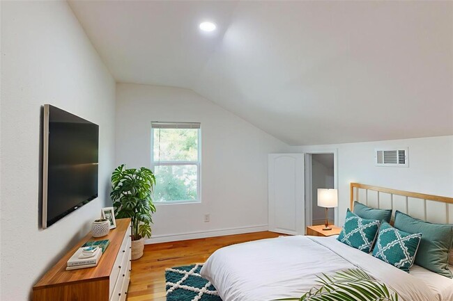Building Photo - 3830 Cosby St