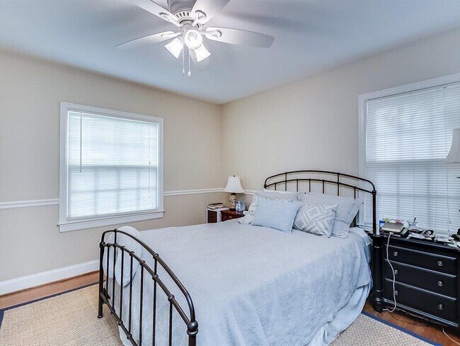 Building Photo - 217 Romany Rd