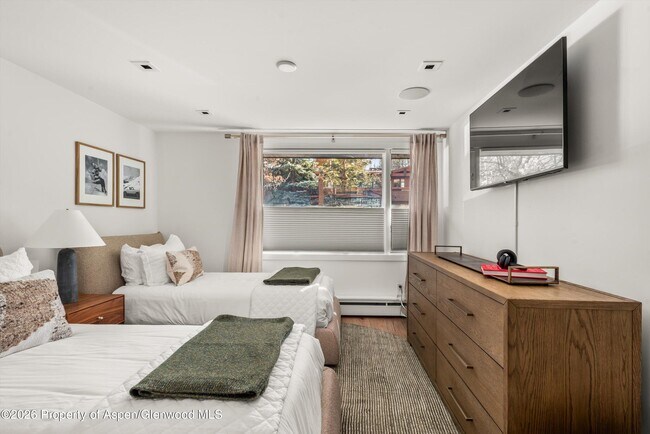 Building Photo - 731 S Mill St