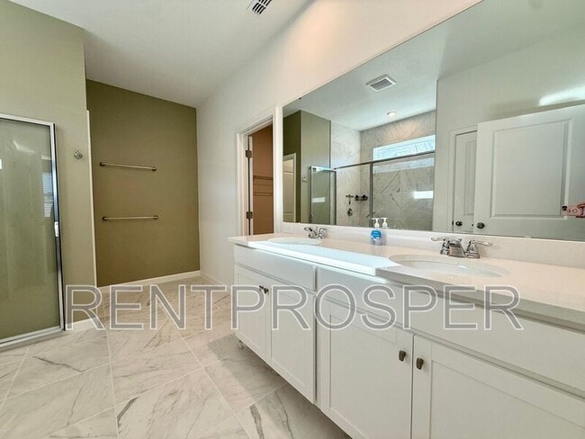 Building Photo - 2633 Ginseng Ivy St