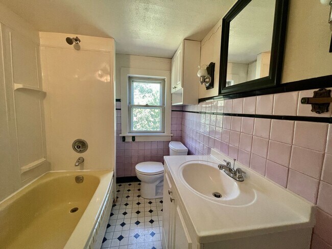 Building Photo - Adorable 3 Bedroom Twin FOR RENT in Millville NJ $1600