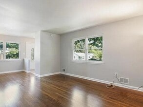 Building Photo - 5013 Iroquois St