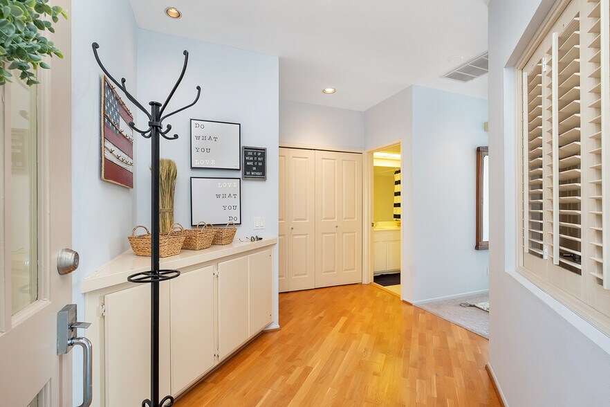 Building Photo - 30 Vista del Mar