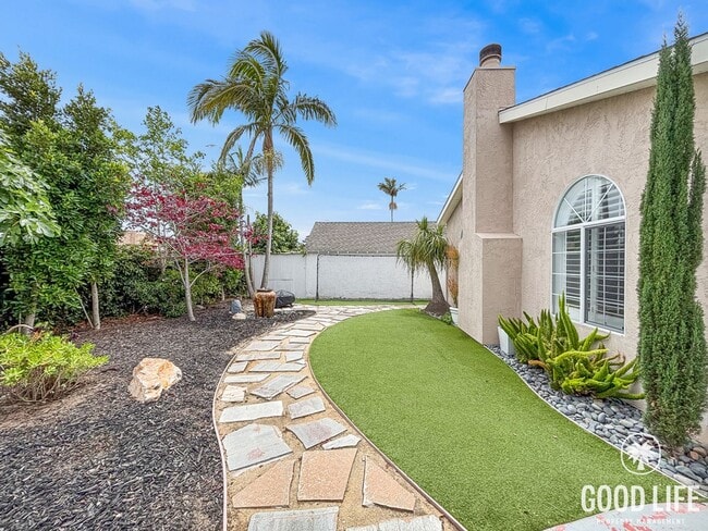 Building Photo - Inviting 3BD/2BA South Park Home with Turf Yards, Hardwood Floors & A/C