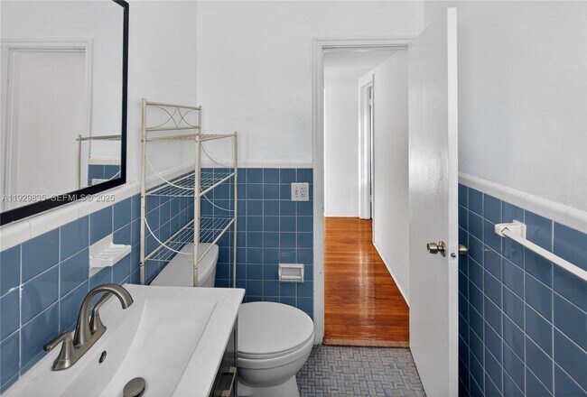 Building Photo - 160 S Shore Dr