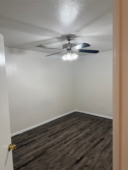 Building Photo - 609 Kings Way Dr