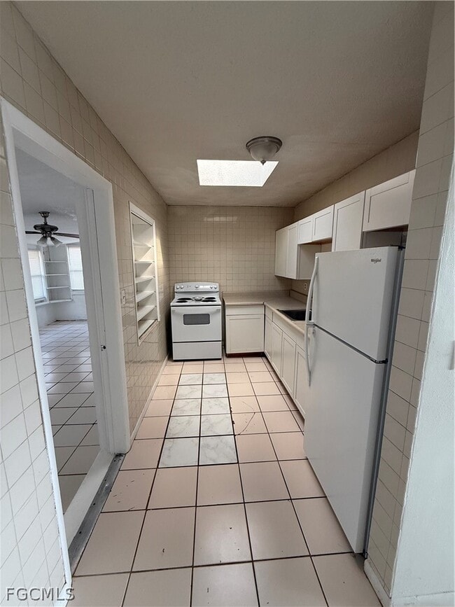 Building Photo - 21422 Kenyon Ave