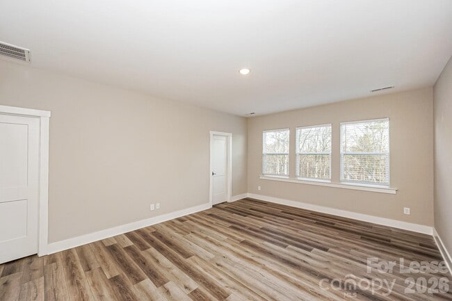 Building Photo - 120 Glencoe Ln