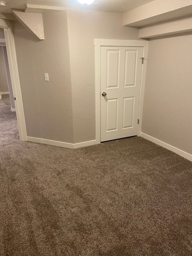 Building Photo - Foothills 925 Triplex