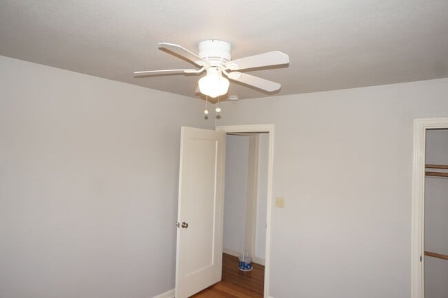Building Photo - North Mt Tabor one bedroom Condo. Immaculate condition! - APPLICATION PENDING