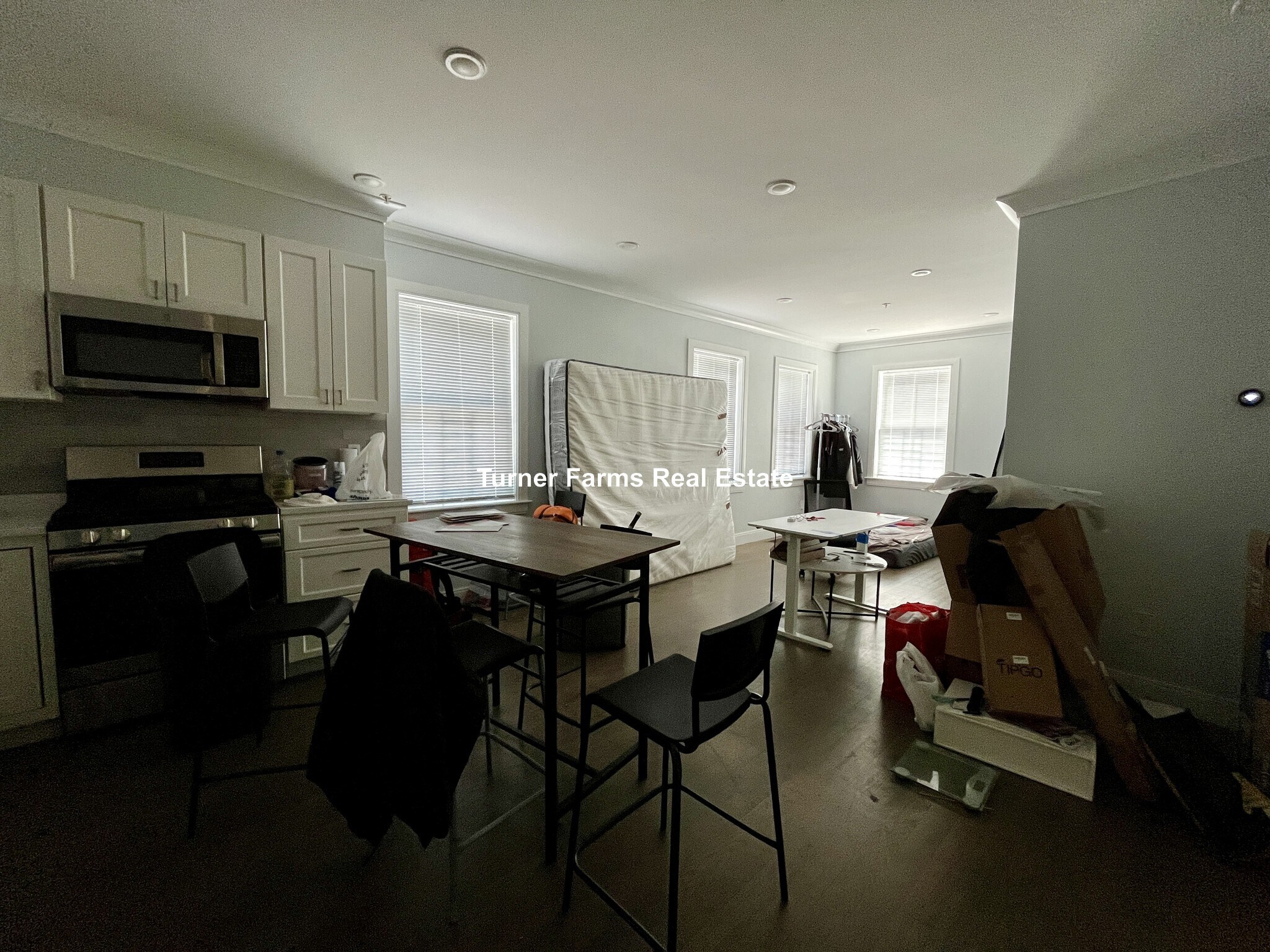 Building Photo - 79 Linden St