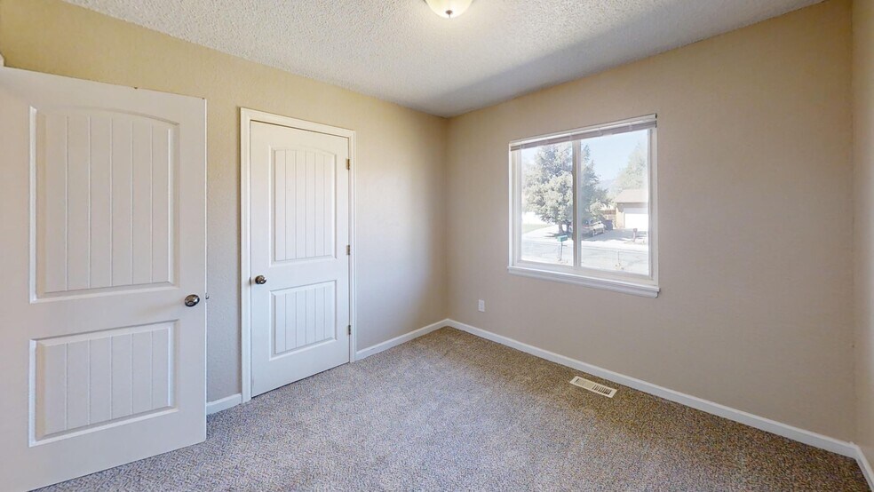 Building Photo - 2505 Gina Dr
