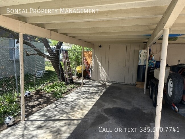 Building Photo - 1336 S Cheyenne St