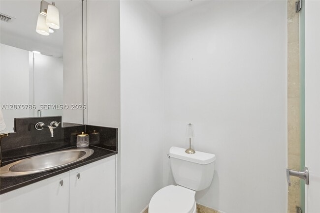 Building Photo - 204 13th St