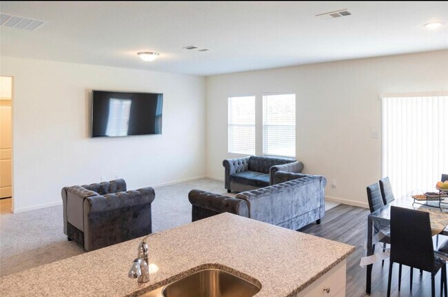 Building Photo - 1609 Shadow Hawk Dr