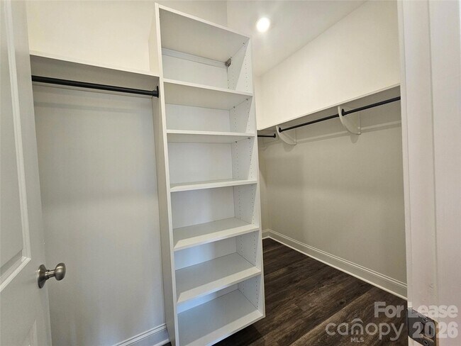 Building Photo - 197 Dale Dr