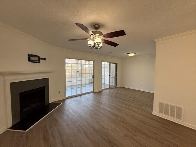 Building Photo - 3859 Meadow Creek Dr