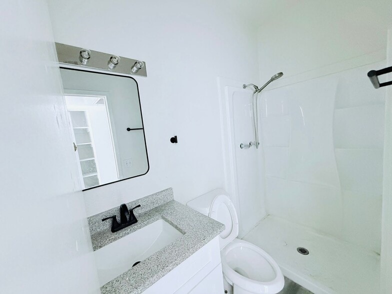 Building Photo - 2814 E Kathleen Rd