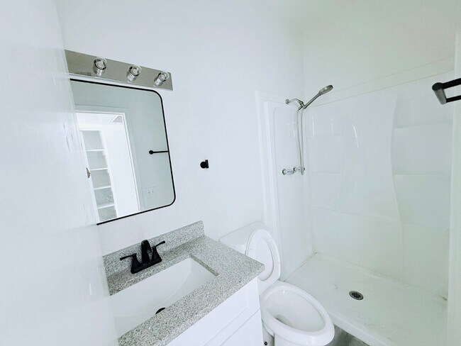 Building Photo - 1 Bedroom condo in Phoenix