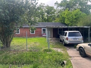 Building Photo - 10010 Cathedral Dr