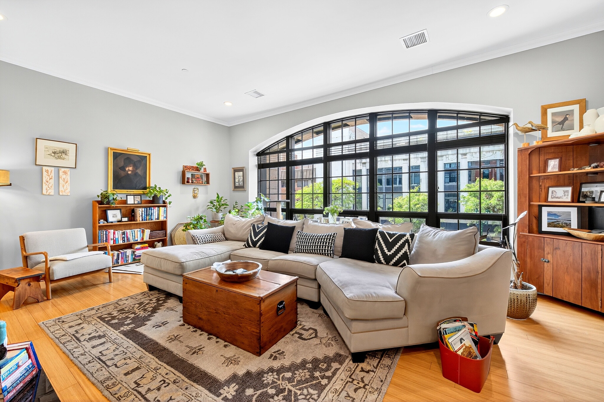 Building Photo - 325 S Salina St