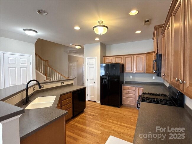 Building Photo - 8130 Bridgegate Dr