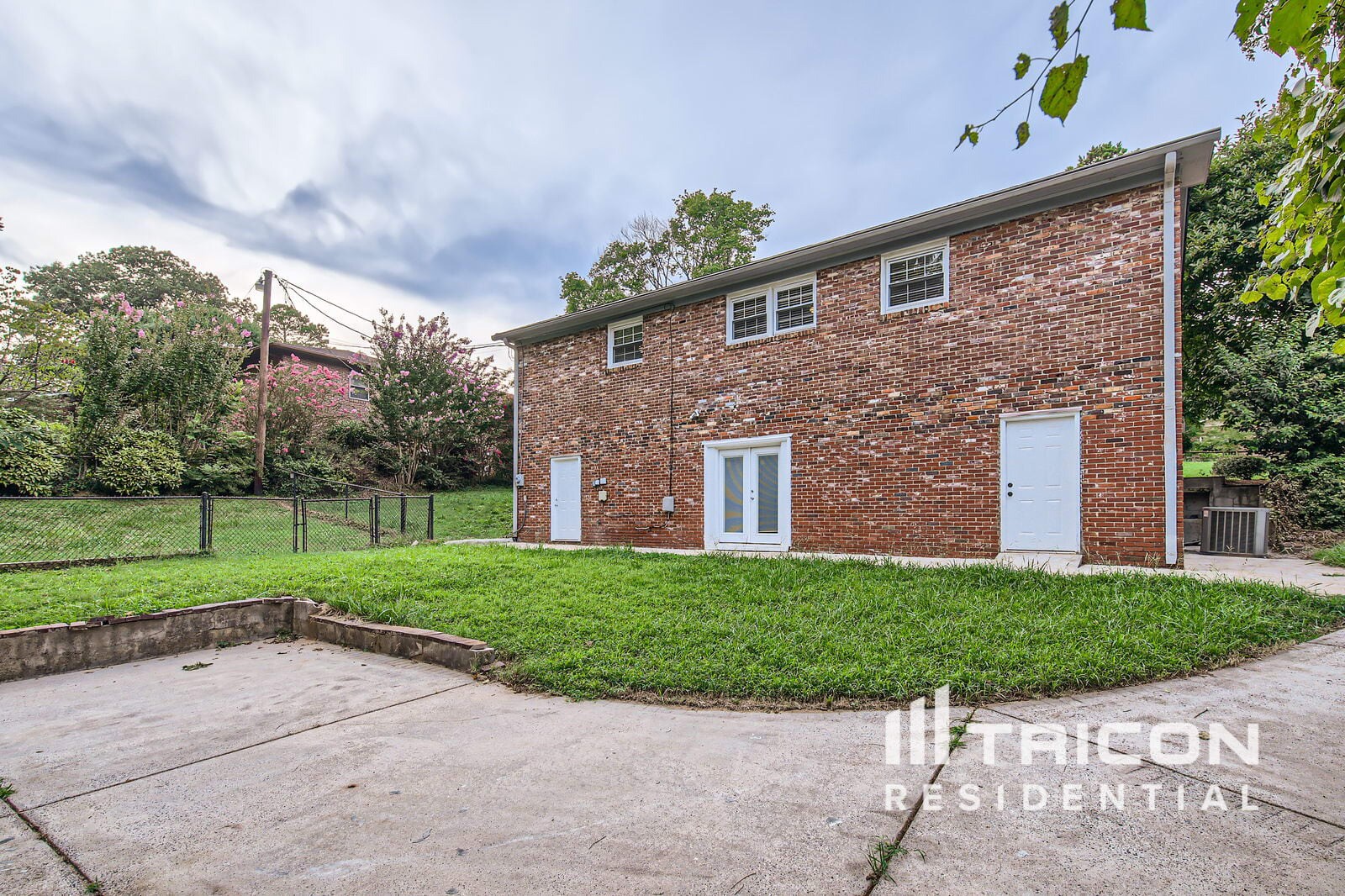 Building Photo - 3251 Deerwood Dr