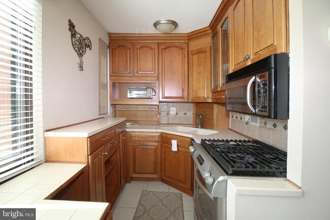 Primary Photo - 1021 Arlington Blvd