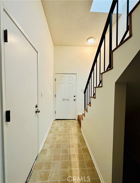 Building Photo - 28 20th Ct