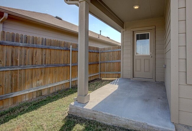 Building Photo - 303 Euclid Ln