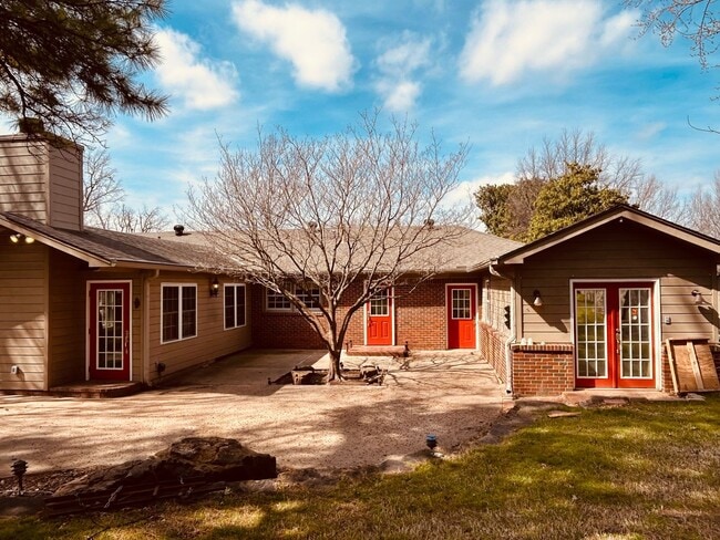 Building Photo - Absolutely gorgeous, remodeled home in beautiful location in Midtown Tulsa