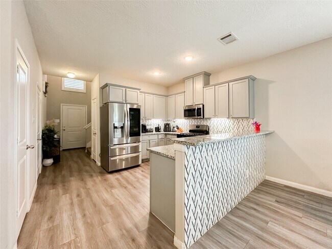 Building Photo - 727 Rd 5105