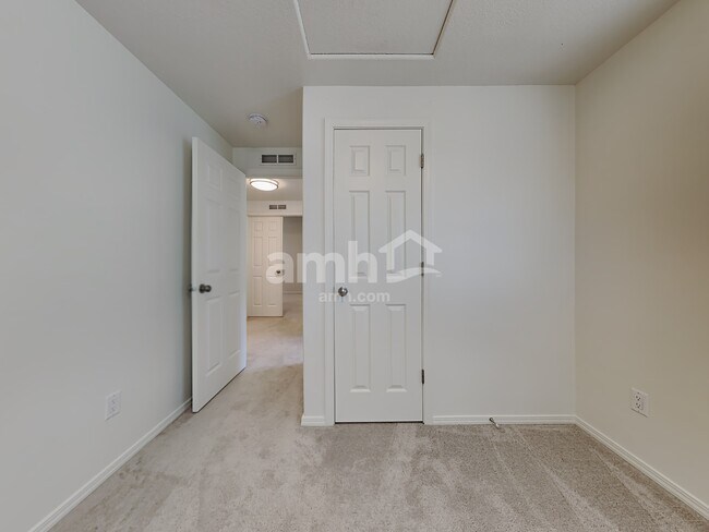 Building Photo - 1410 SE 7th Way