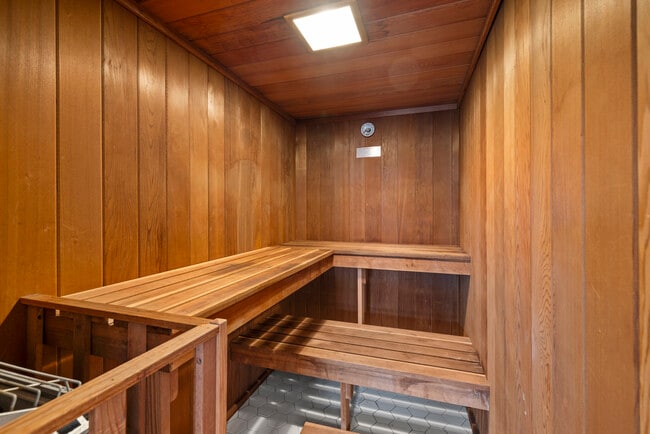 Building Photo - 1 Island Dr