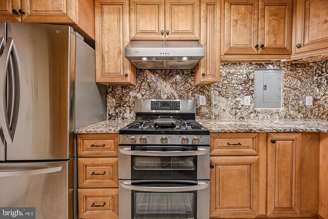 Building Photo - 1300 Army Navy Dr