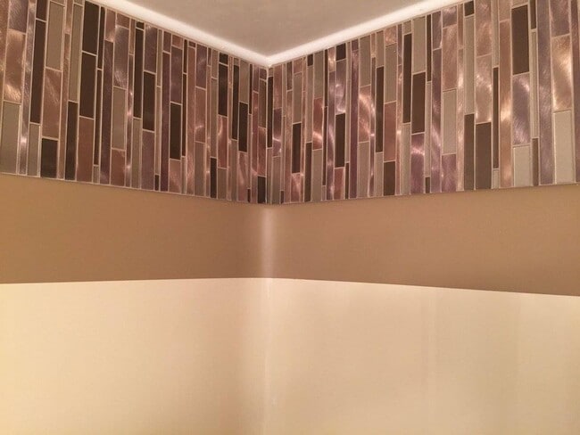 Building Photo - Modern 4 Bedroom, 2 Bathroom Rental in Sou...