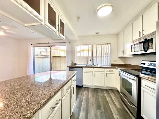 Building Photo - 615 Fredricks Ave