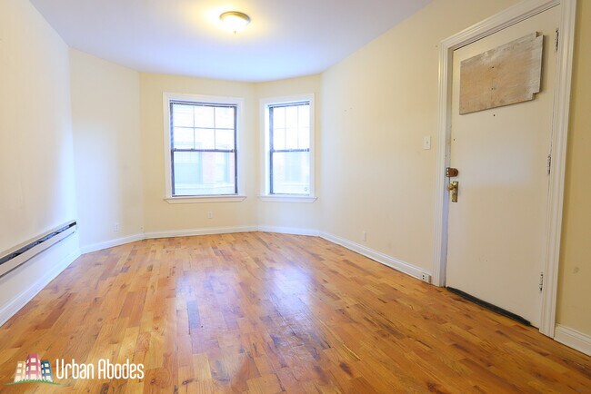 Building Photo - 4415 N Wolcott Ave