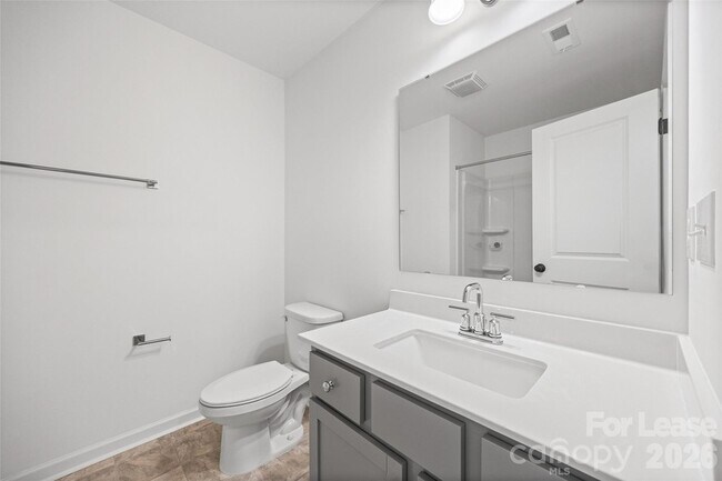 Building Photo - 512 Station St