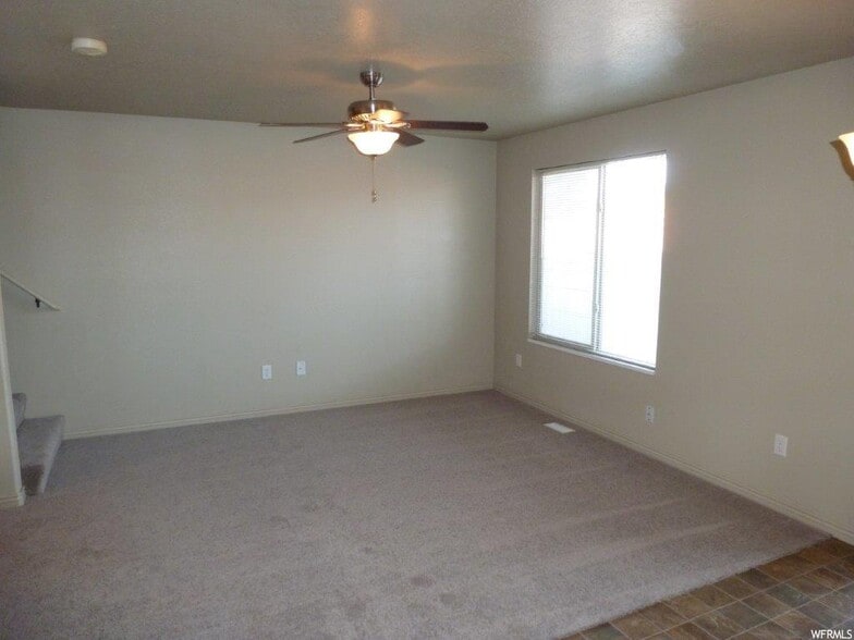 Living room - 1000 E Bluffview Dr